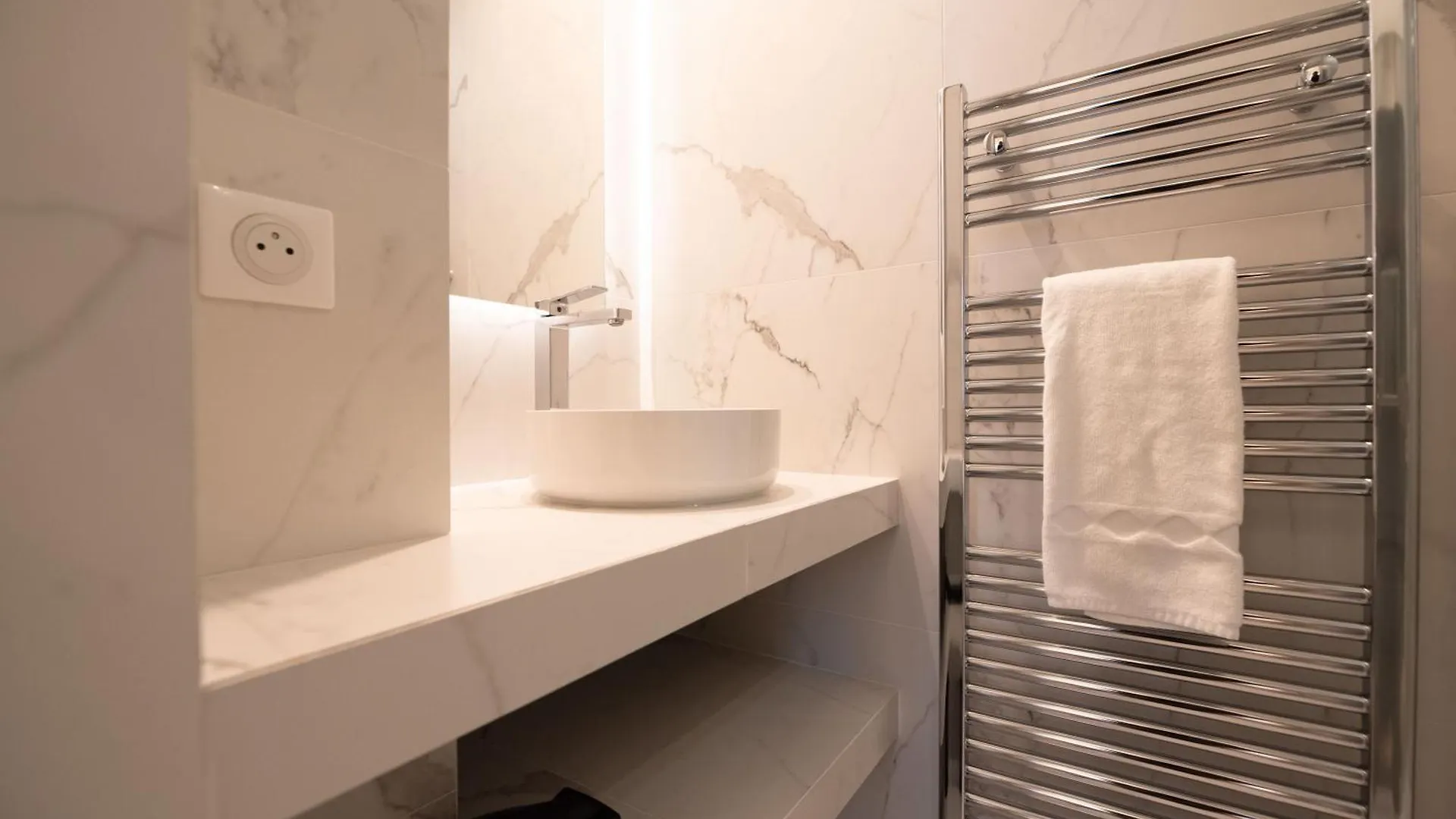 Amazing Flat In Champs Elysees. Paryż