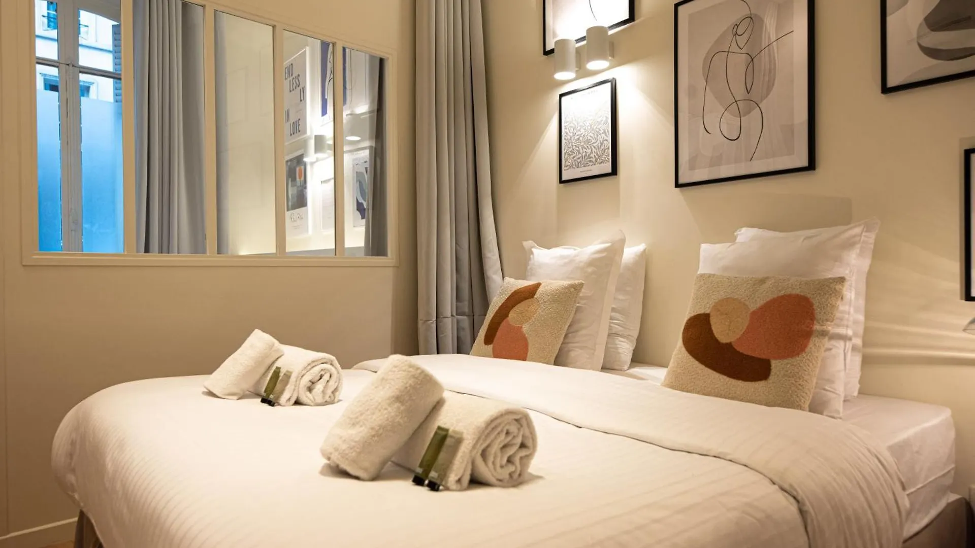 Amazing Flat In Champs Elysees. Apartment Paris